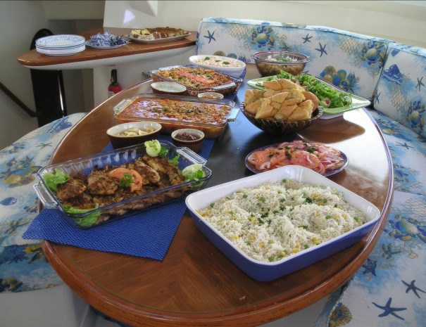 lunch-snorkel-cruise-buffet